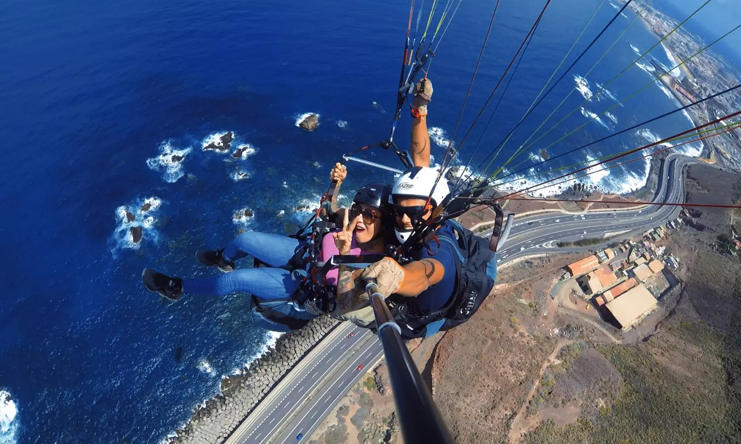 Roza las nubes: vuelo de iniciación al parapente con foto incluida