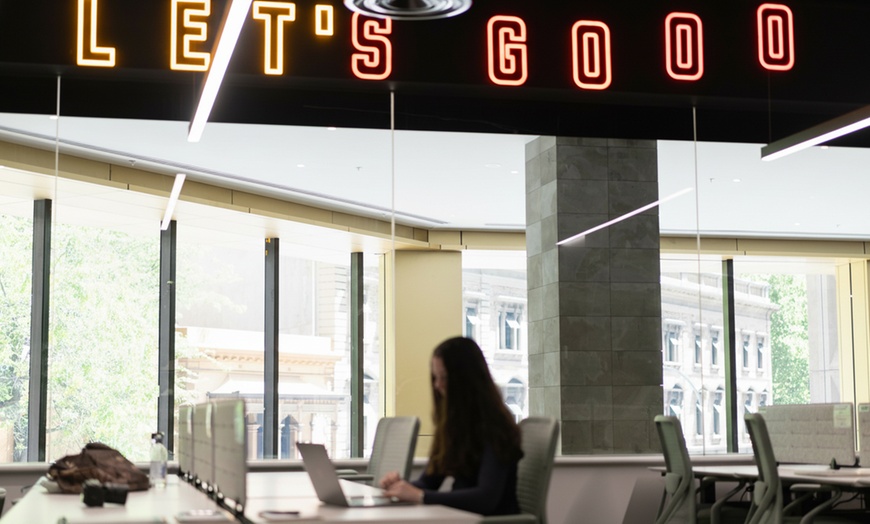 Image 2: Unlock Productivity with Business Lounge 1 Day Pass for Up to 6 People