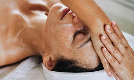 50 Min. Relax-Moment: Gesichts-, Nacken- & Dekolleté-Massage mit Peeling & Maske - Esthetic Room