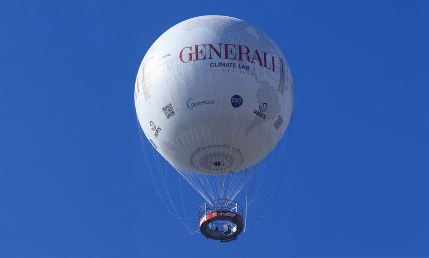 Image 10: Superbe vue panoramique de Paris à bord du Ballon de Paris Generali