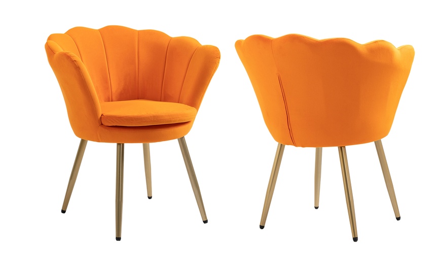 Image 16: Fauteuil design Maddina avec pieds dorés