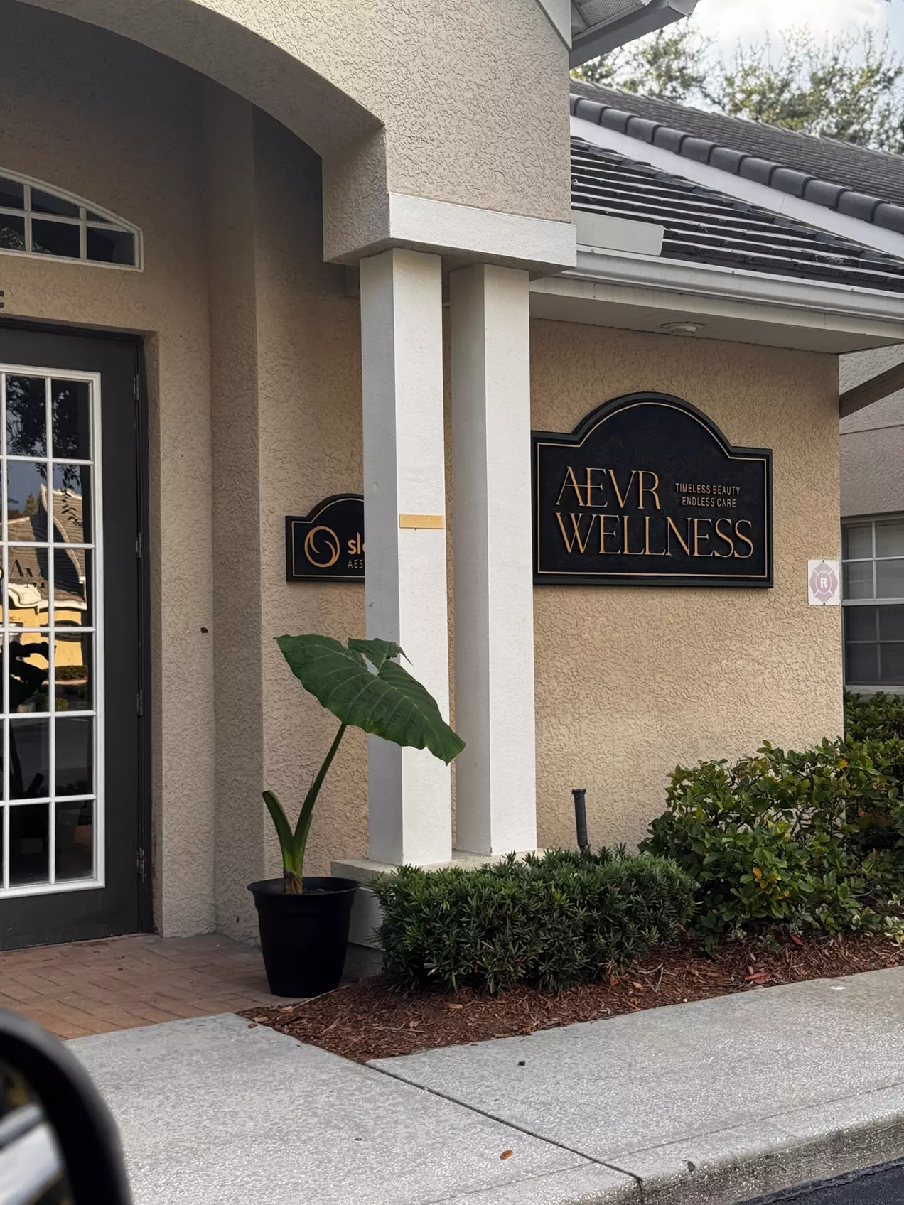 Seasonal Wellness Special: Lymphatic Glow Therapy + Facial & Red-Light