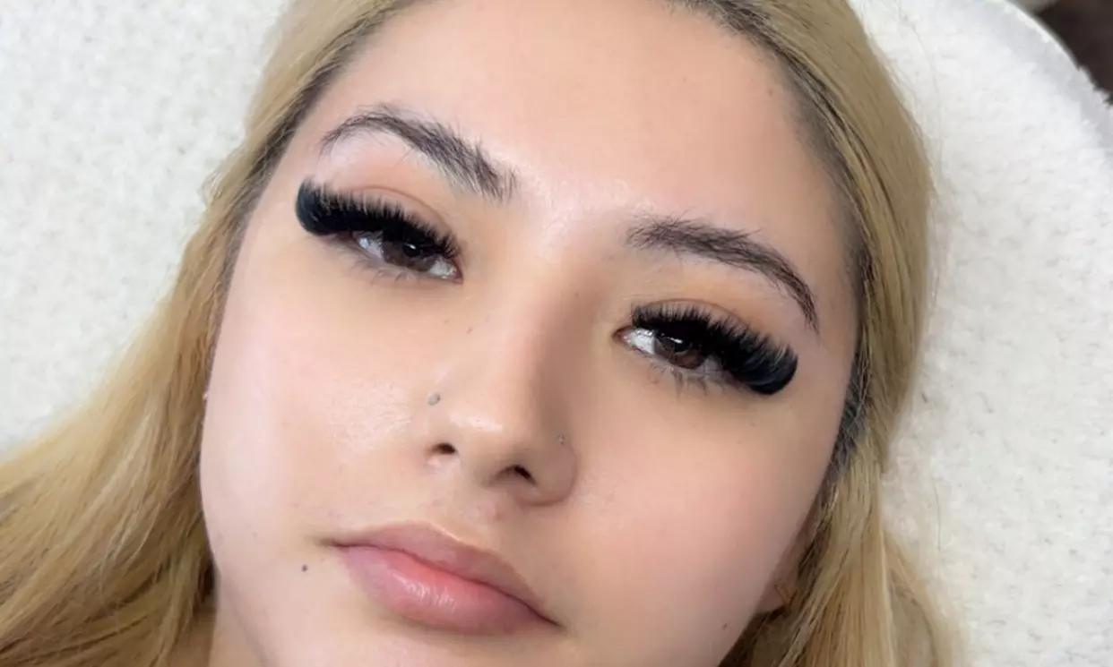 Hybrid, Volume or Mega Volume Full Lash Extension Sets