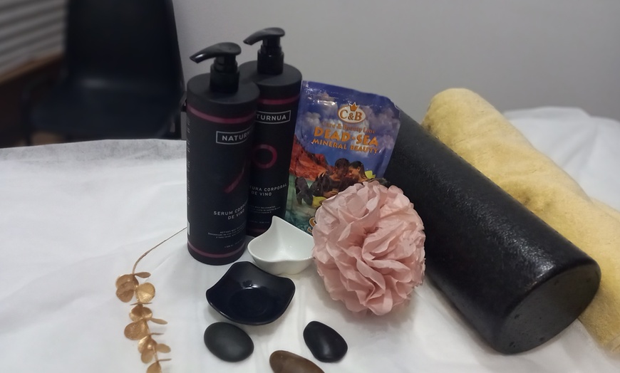 Image 4: Masaje relajante con piedras calientes de 30, 45 o 60 minutos 