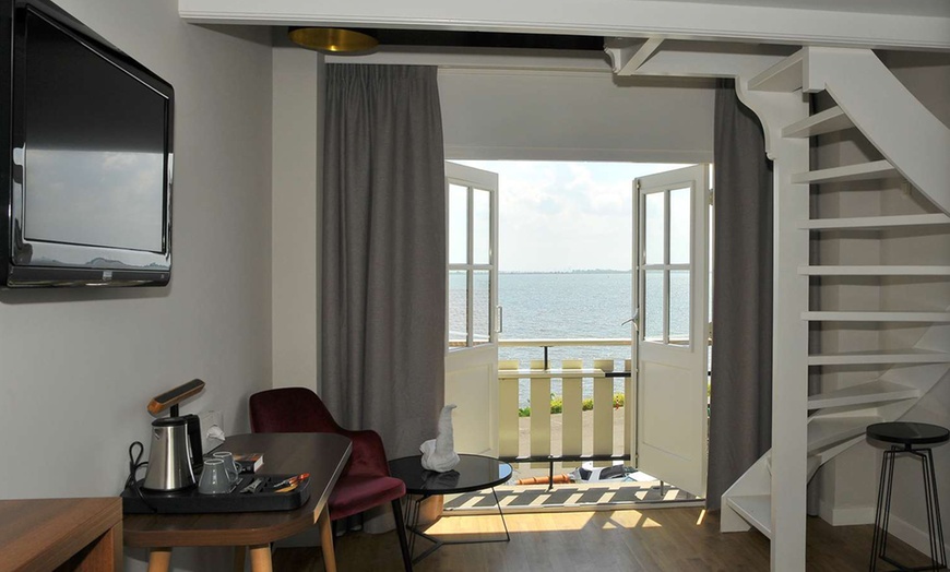 Image 11: Volendam, nabij Amsterdam: tweepersoons- of familiekamer met ontbijt