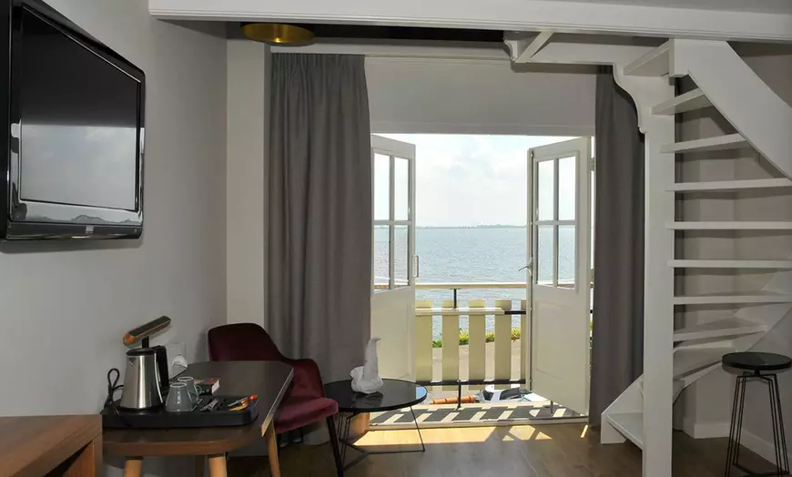 Image 11: Volendam, nabij Amsterdam: tweepersoons- of familiekamer met ontbijt