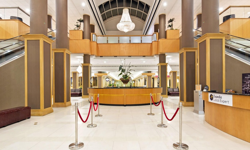 Image 5: Member-Only Deal: Steps from shopping, dining, & Orlando theme parks