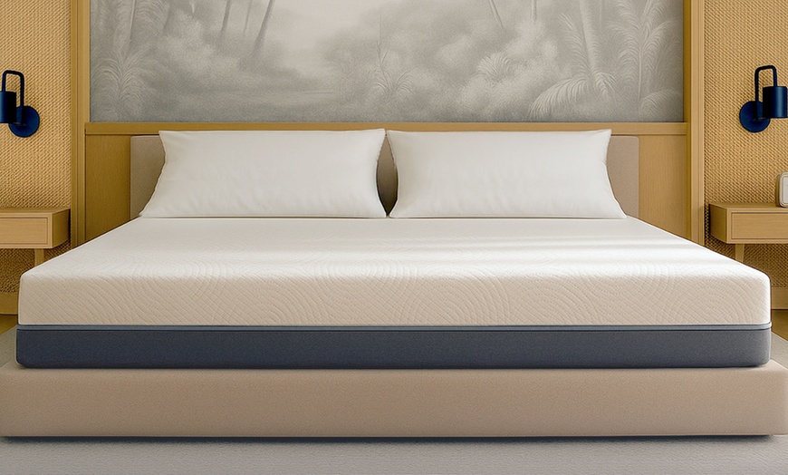 Image 1: Matelas en mousse mémoire et waterfoam de 22 cm The White Stone