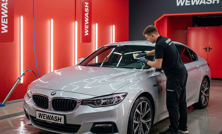 Image 1: Limpieza deluxe y encerado a máquina para 1 vehículo 