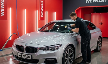 Coche pequeño: limpieza deluxe completa con encerado a máquina  - We Wash
