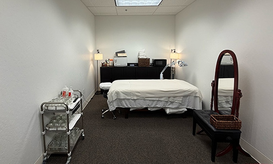 Image 4: 60-Minute Massage with Cupping Therapy