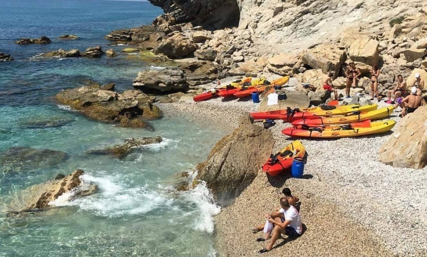 Image 3: Ruta en kayak y esnórquel la Villajoyosa para hasta 8 personas
