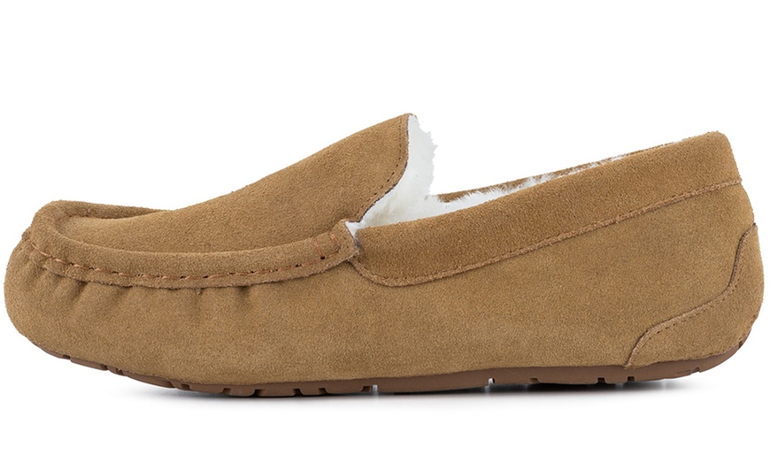 Image 7: Redfoot and Goodwin Smith Men's Sheepskin Mule Slippers