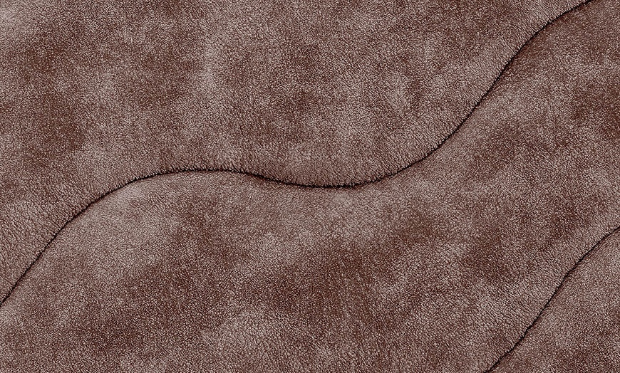 Image 8: Premium Winter Quilt: Soft, Hypoallergenic and Luxurious Comfort