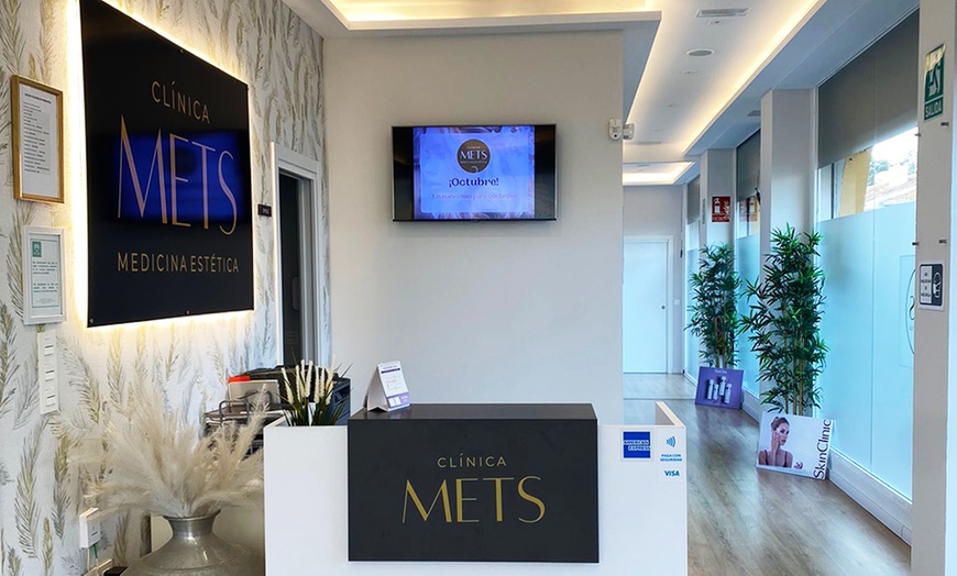 Image 2: 1 o 2 sesiones de exosomas con dermapen en rostro completo y limpieza 