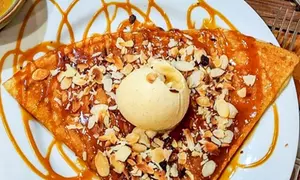 Galette salée & crêpe sucrée au choix pour 1, 2, 3 ou 4 personnes à La Petite Bretonne (jusqu'à 34% de remise)