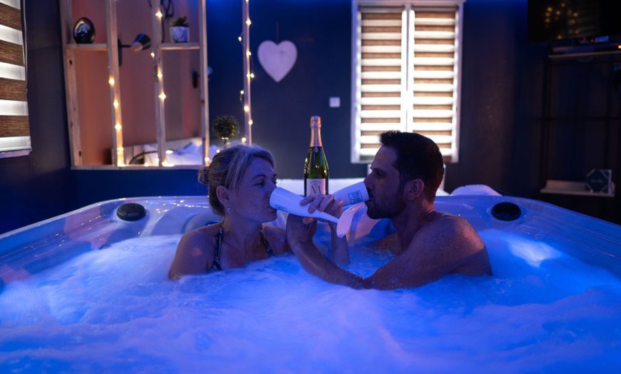 Image 1: Modelage relaxant d'1h ou d'1h15 avec option spa de 30 min ou d'1h
