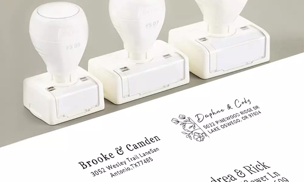 1-2 personalisierbare Stempel mit eigenem Text in Design nach Wahl