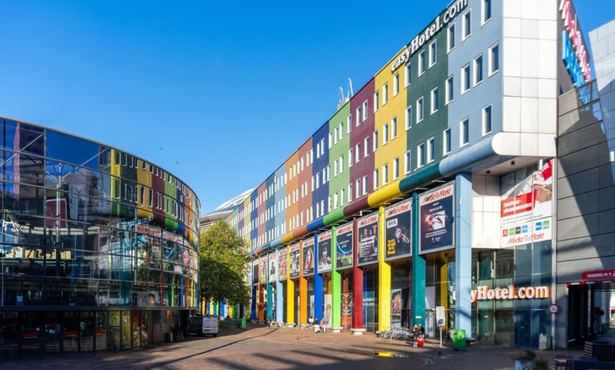 Image 1: Amsterdam: room of your choice incl. late check-out