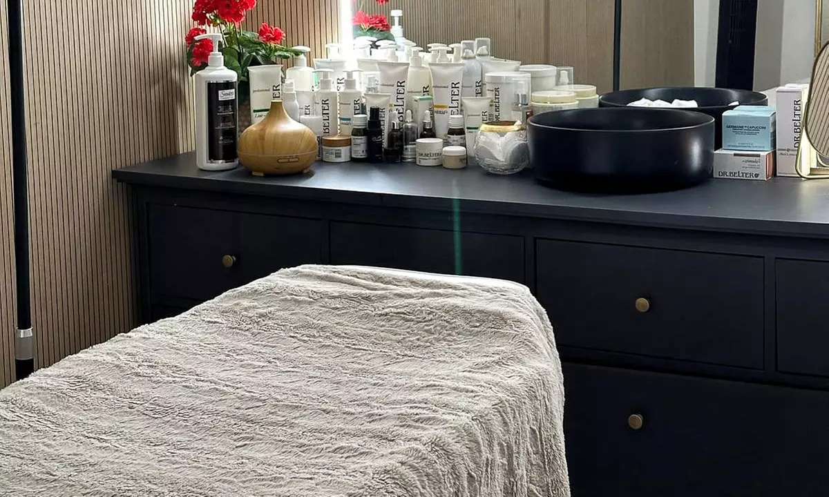 Limpieza facial con peeling, cavitación, ampolla y mascarilla de algas