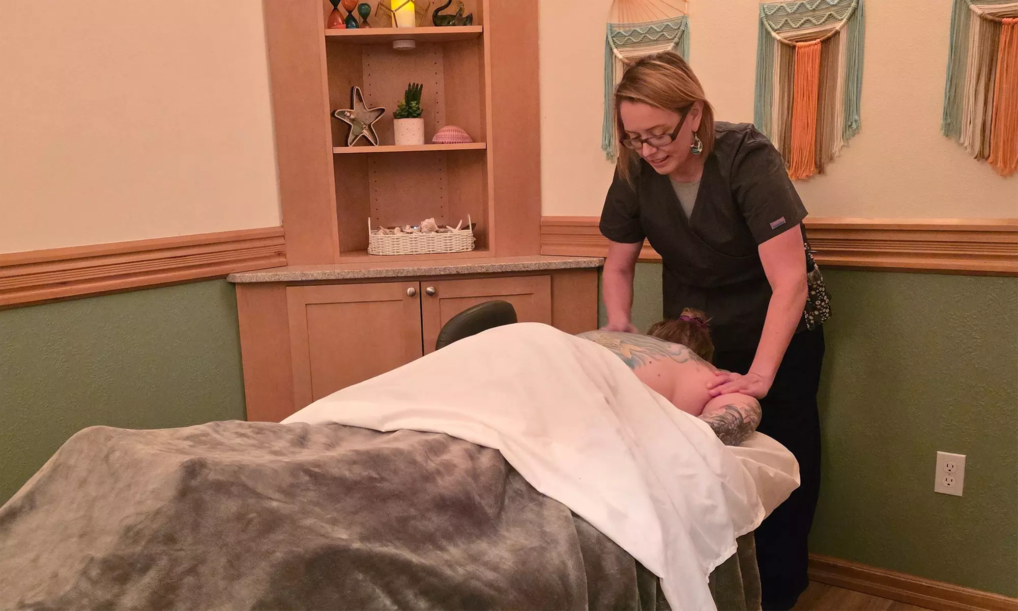 Relax with 1, 3, or 5 Massage of Your Choice (60 Min)