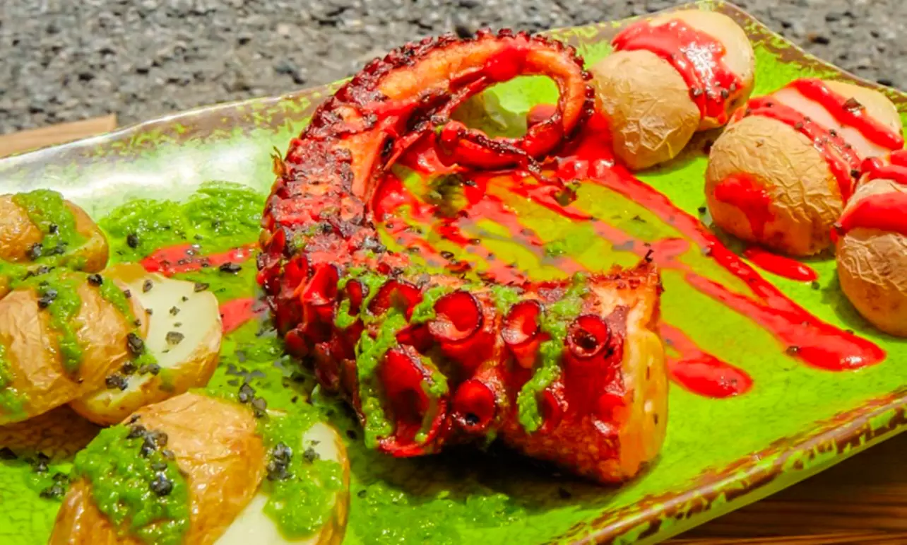 Menú Mediterráneo para 2 con entrante, principales, postres y bebidas