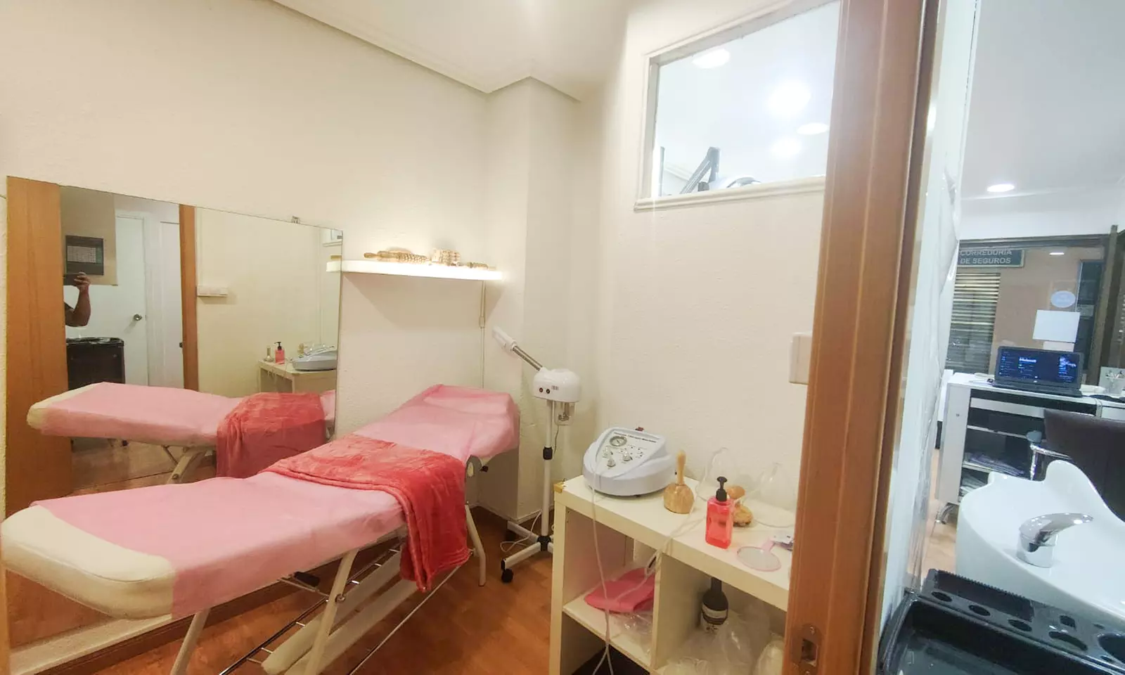 Limpieza facial con opción a radiofrecuencia e hidratación