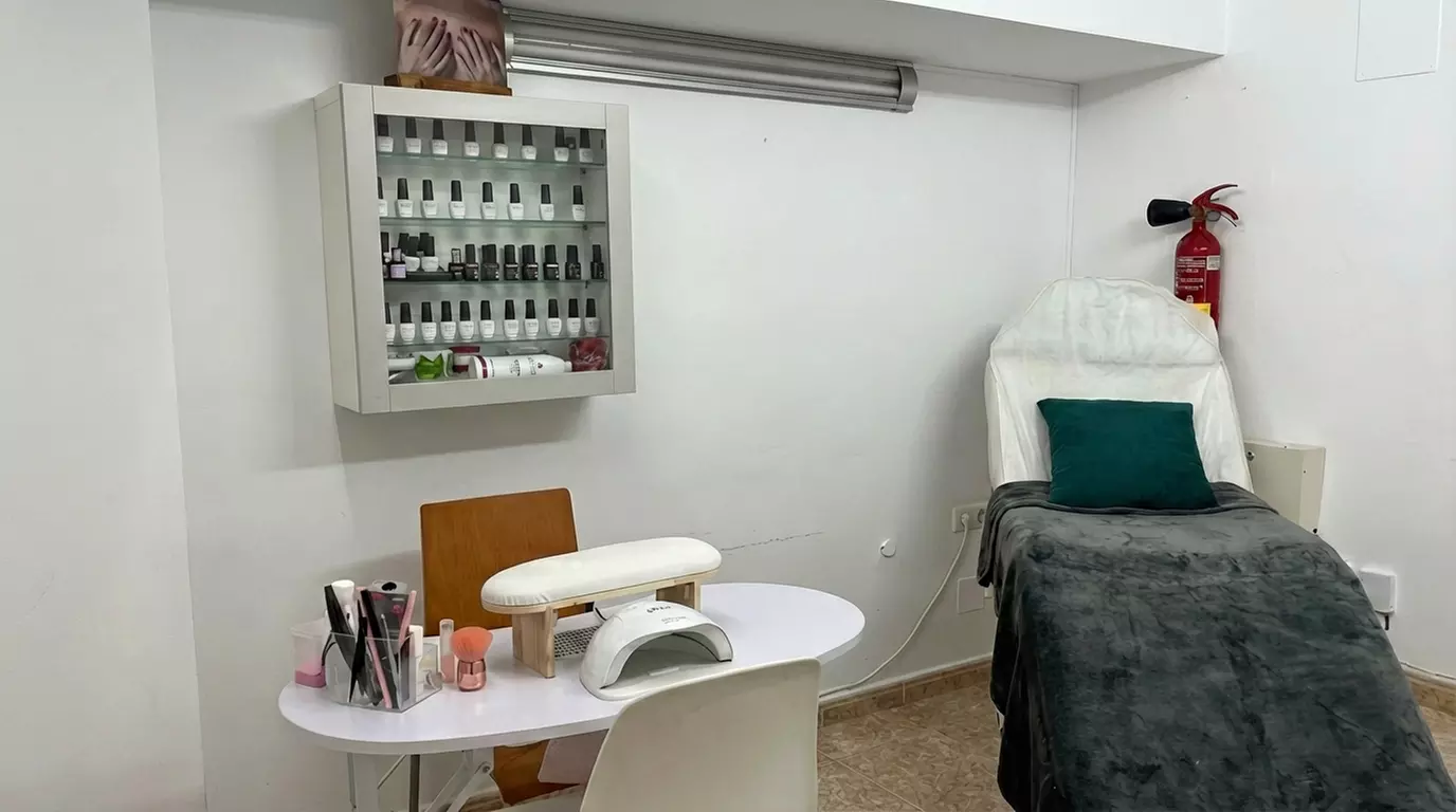 Manicura y/o pedicura normal o semipermanente