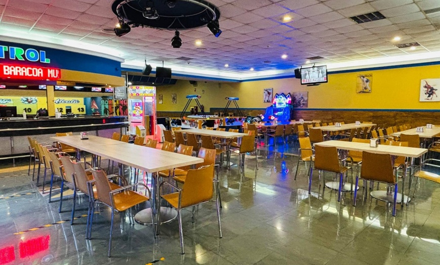Image 6: Partida de bolos con palomitas y bebida en Bowling Alcalá