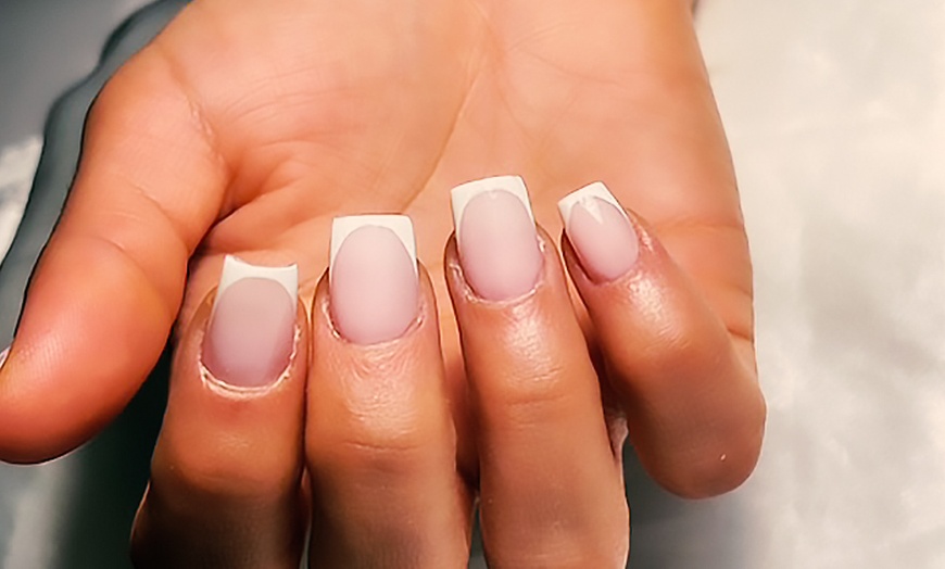 Image 3: Pose de vernis semi-permanent ou gel avec MS Beauty à Cagnes-sur-Mer