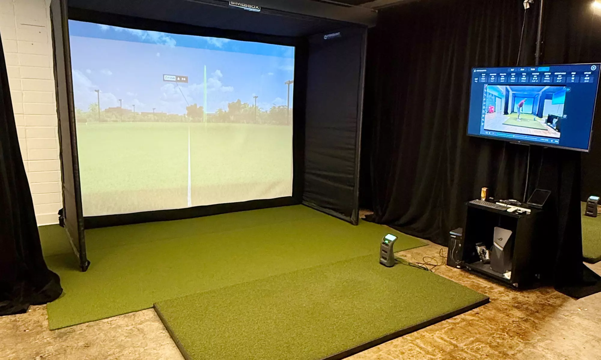 Elevate Your Swing: Indoor Simulator Golf Swing Assessment & Lesson @Houston Fitness Institute (Up to 20% Off)