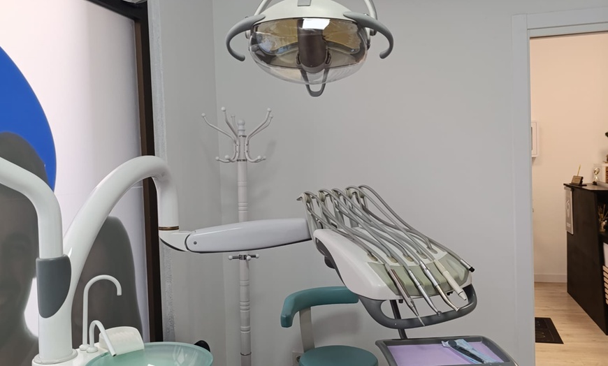 Image 6: Colocación de prótesis dental acrílica completa en 1 o 2 arcadas