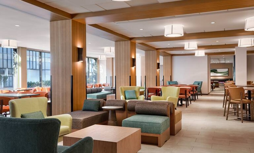 Image 7: Comfortable Budget Hotel Near LAX With Parking Included