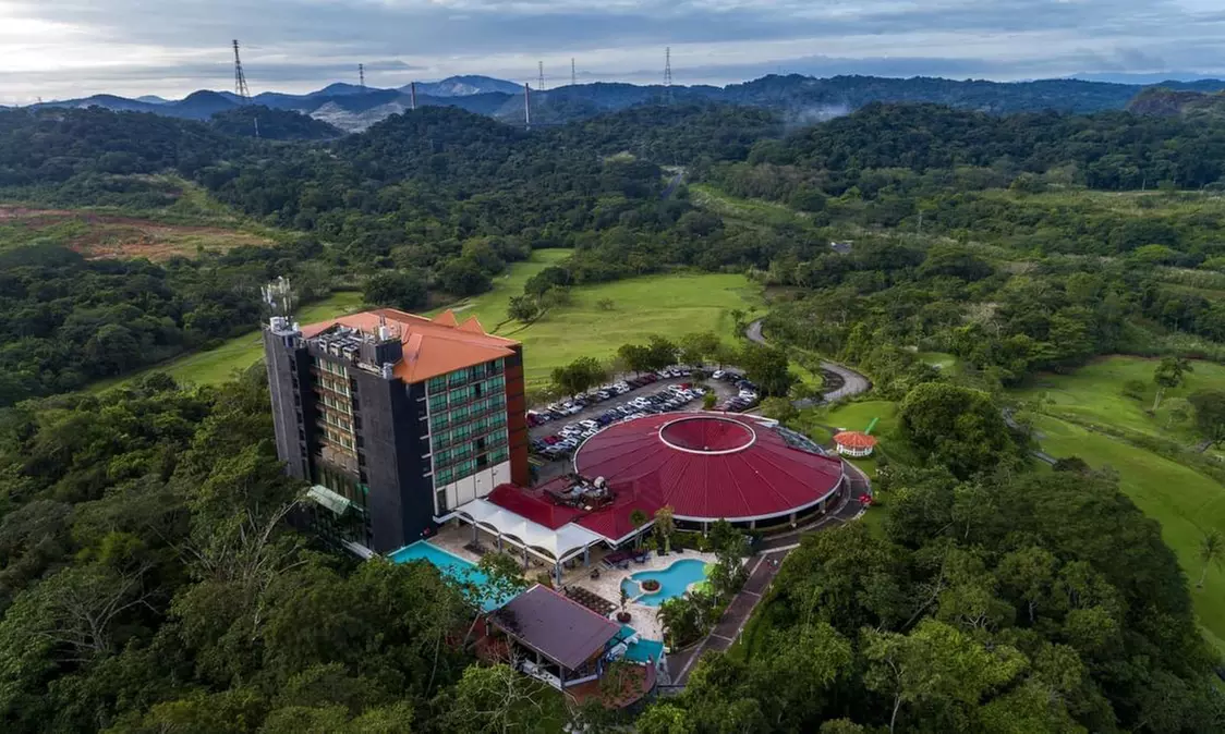 ✈ 5-Night Part All-Inclusive Panama Vacation with Air –Travel by Jen