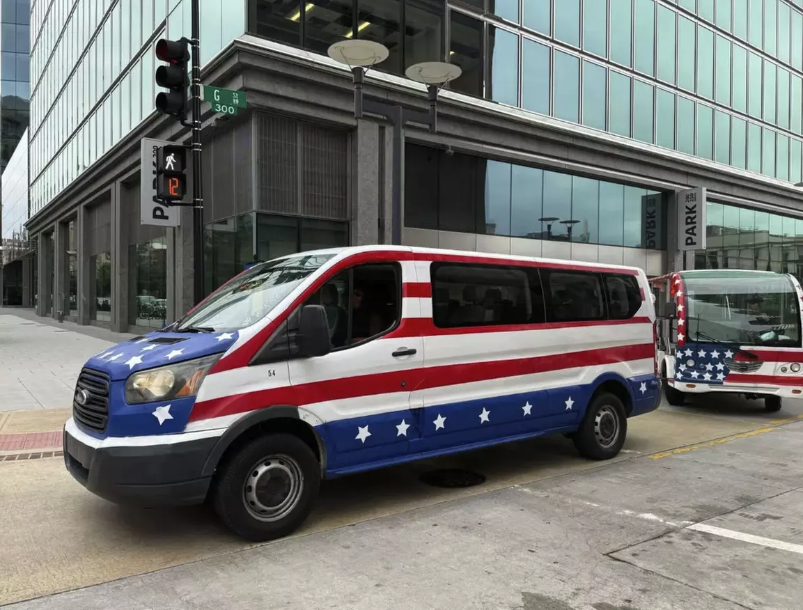 Maximize Your Sightseeing: D.C.'s Comprehensive Minibus Tour