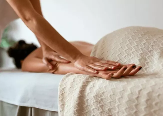 60 or 90-Minute Couples Massage: Swedish, Deep Tissue, or Aromatherapy