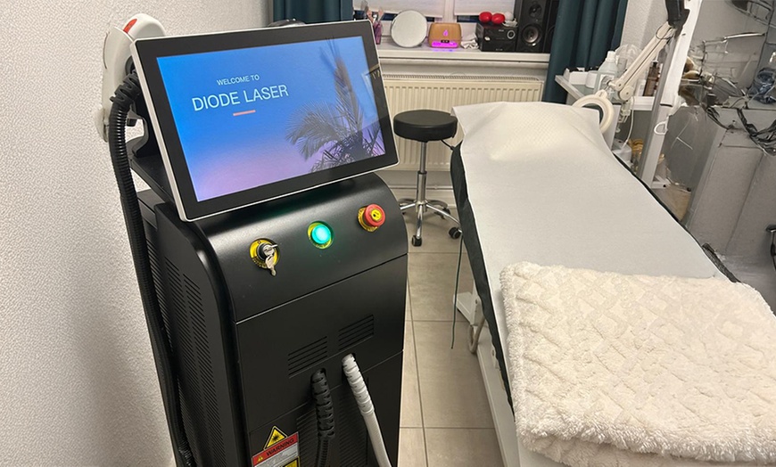 Image 8: 3-5 Diodenlaser-Haarentfernungen an 1 kleinen, mittleren / großen Zone