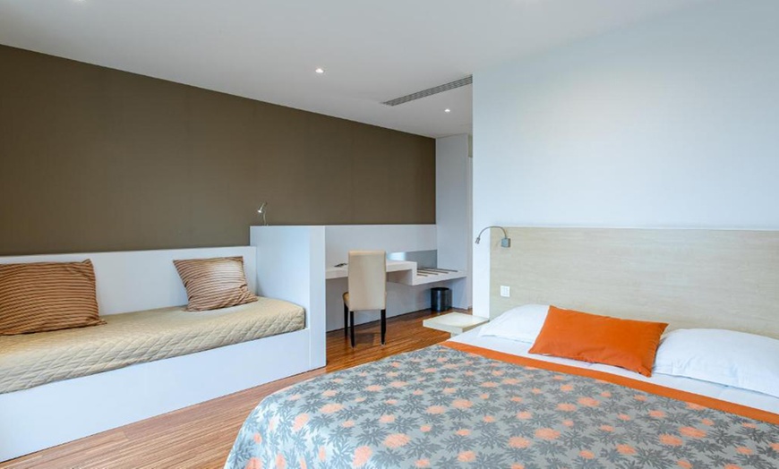 Image 11: Vittel : chambre double ou triple avec petit-déjeuner et accès spa