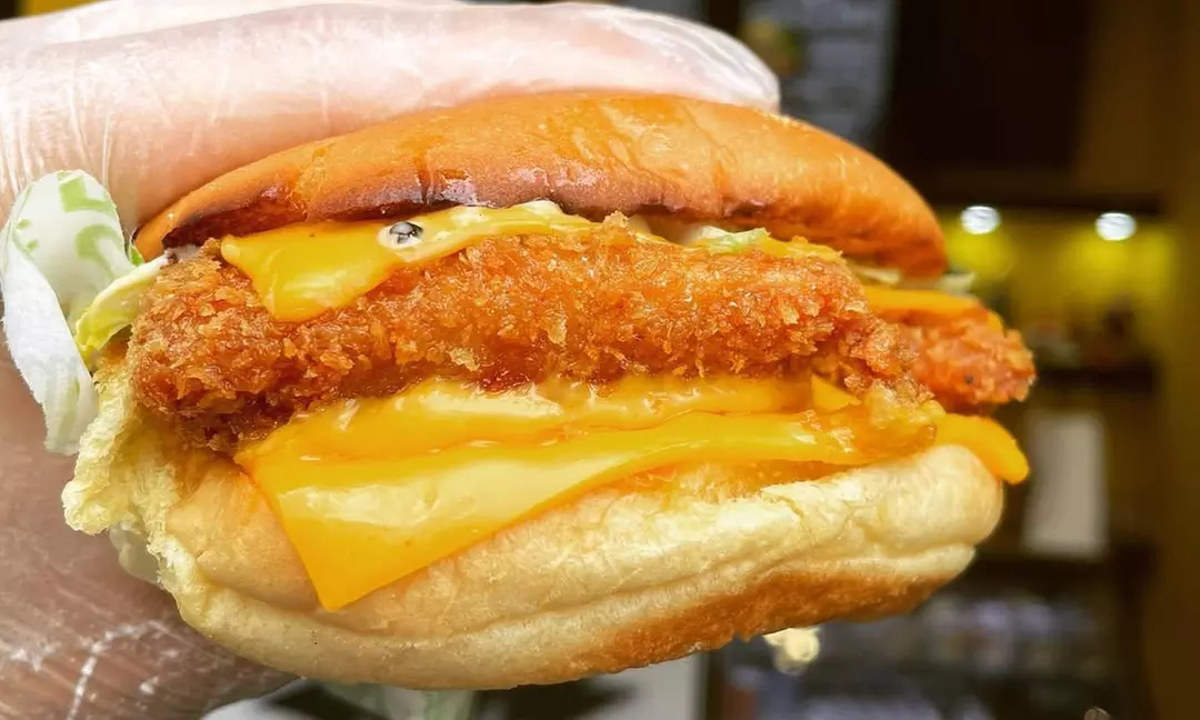 Burger du jour avec frites et boisson à Goku Burger, Colombes
