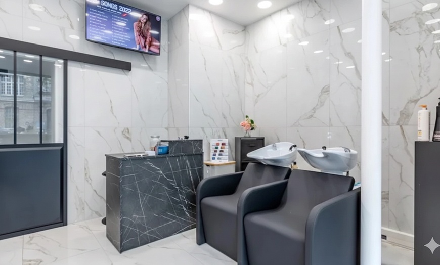 Image 2: Des soins capillaires et couleurs selon vos envies