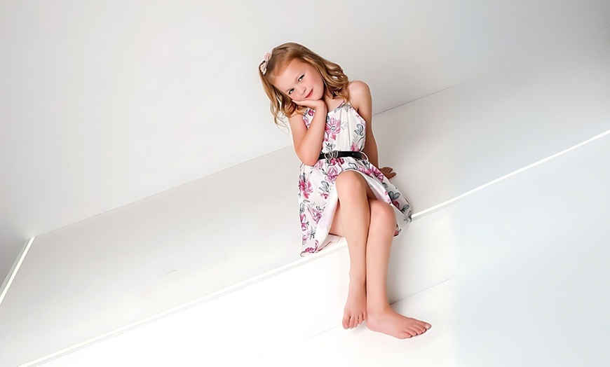 Image 2: Children Affected By Social Media w/ Confidence Boosting Photoshoot