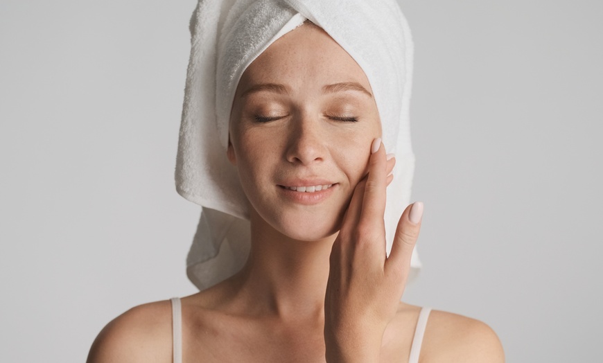 Image 4: Indulge in Pampering Packages with Massages, Facials and Drinks!
