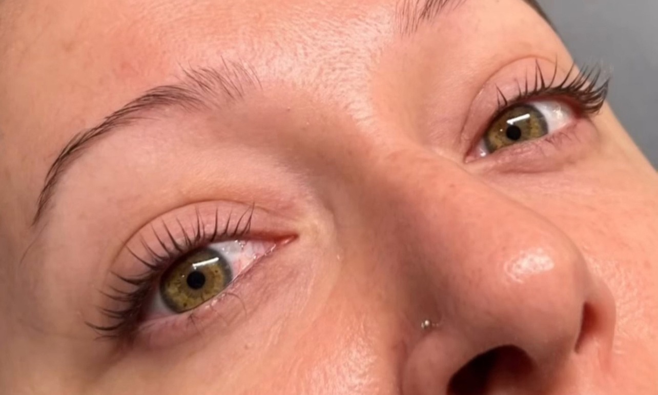 Enhance Your Look with Eyelash Tinting and Lift Treatment