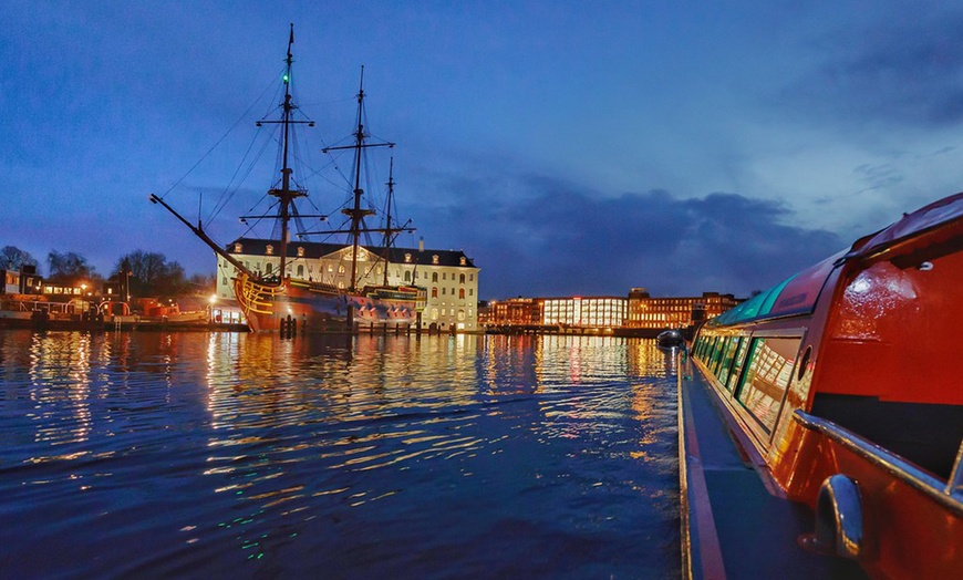 Image 2: Nächtliche Grachten-Rundfahrt in Amsterdam für 1 Erwachsenen / 1 Kind