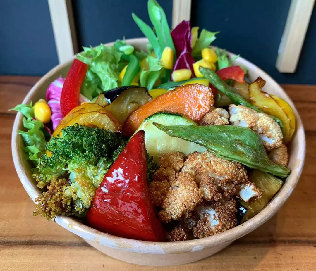 Japanisches Lunch-Menü to go inkl. Vorspeise, Donburi & Grüntee