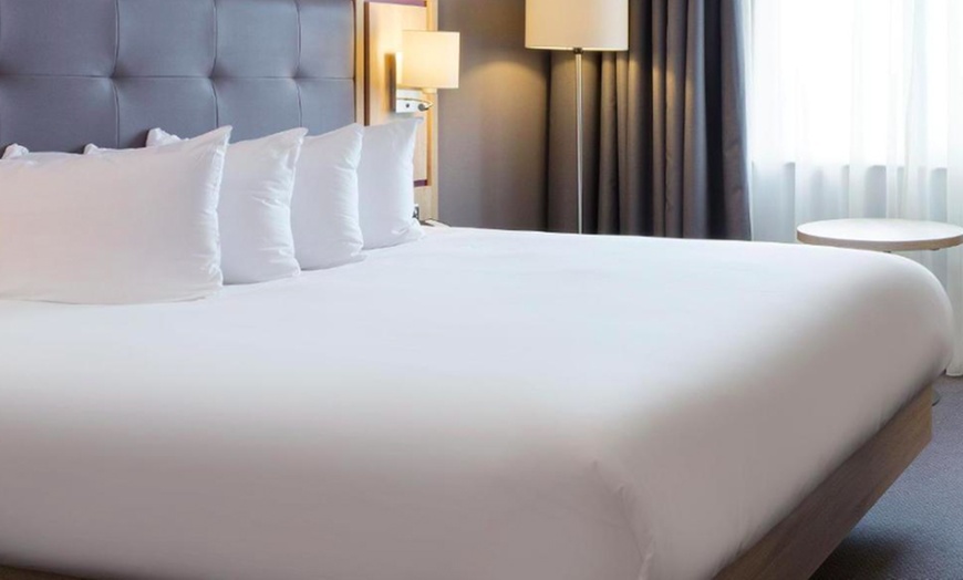 Image 9: Watford: Double Room with Welcome Drink