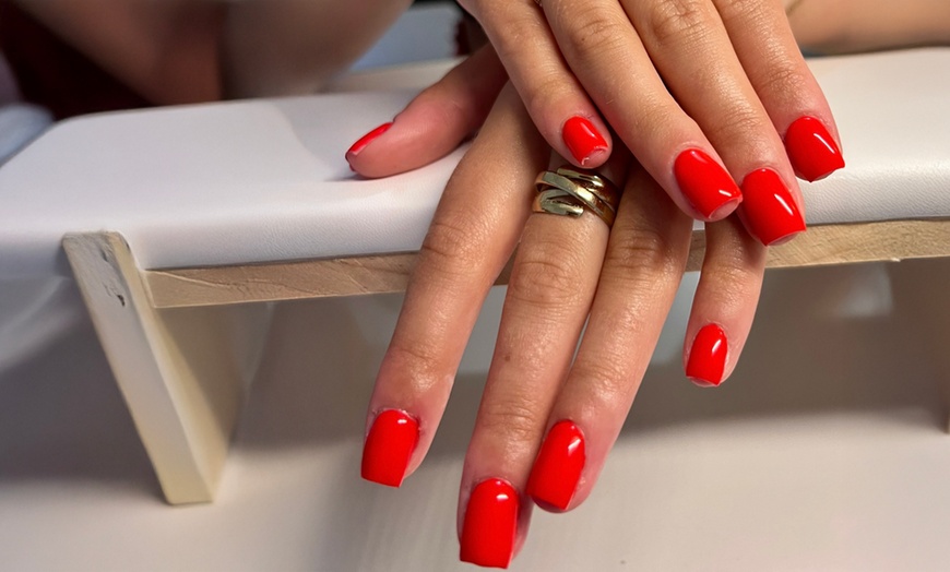 Image 2: Pose de vernis semi-permanent sur les mains et/ou les pieds