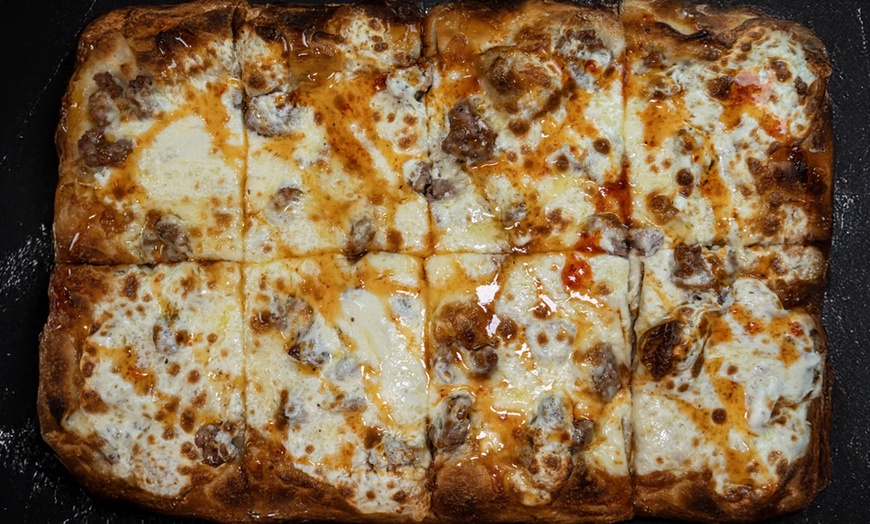 Image 6: Pizza & Friends Banquet | Pizza Party for 4 – The Ultimate Group Feast