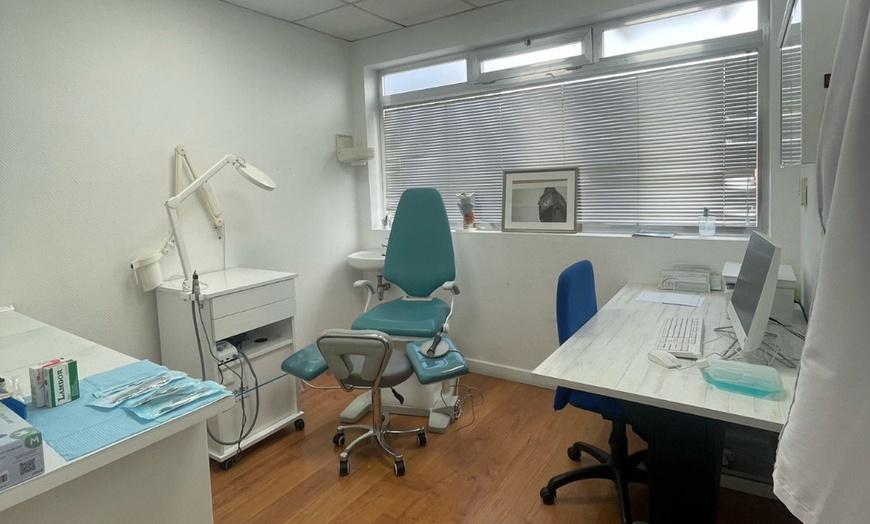 Image 2: 1 o 2 sesiones de 45 minutos de fisioterapia con diagnóstico previo