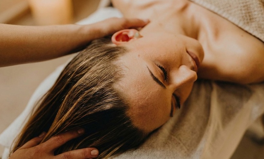 Image 2: 60-Min Luxury Head Spa Pamper Treatment & Glowing Facial 